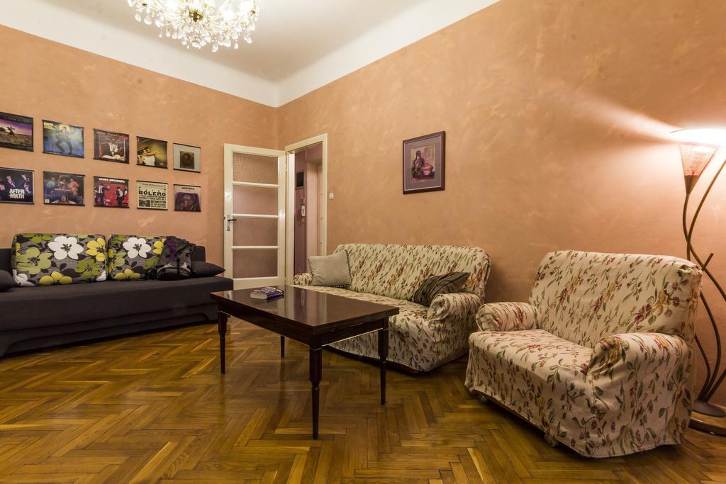 Spacious & Smart Center Apartment พูลา ภายนอก รูปภาพ
