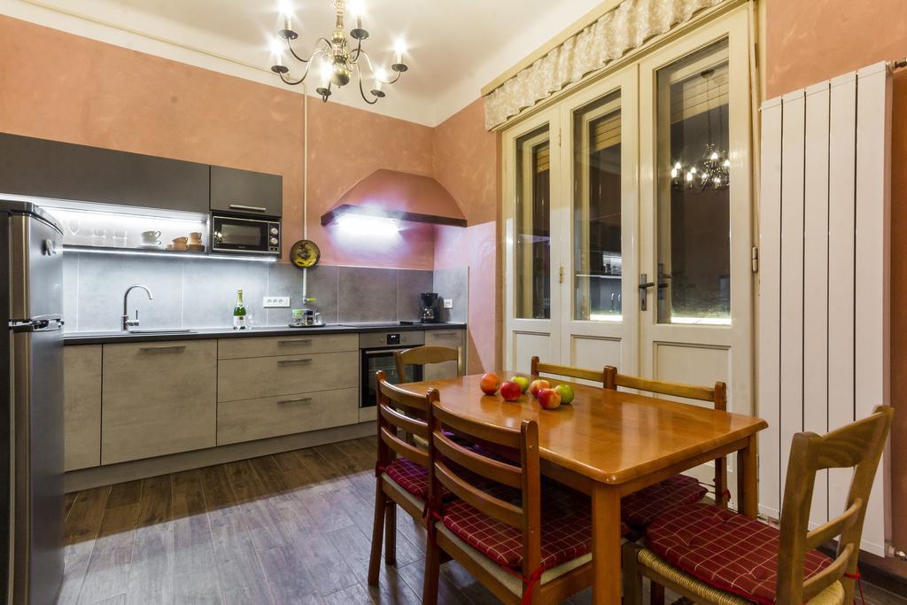 Spacious & Smart Center Apartment พูลา ภายนอก รูปภาพ
